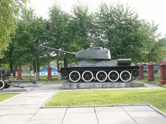 Танк Т-34 на территории музея